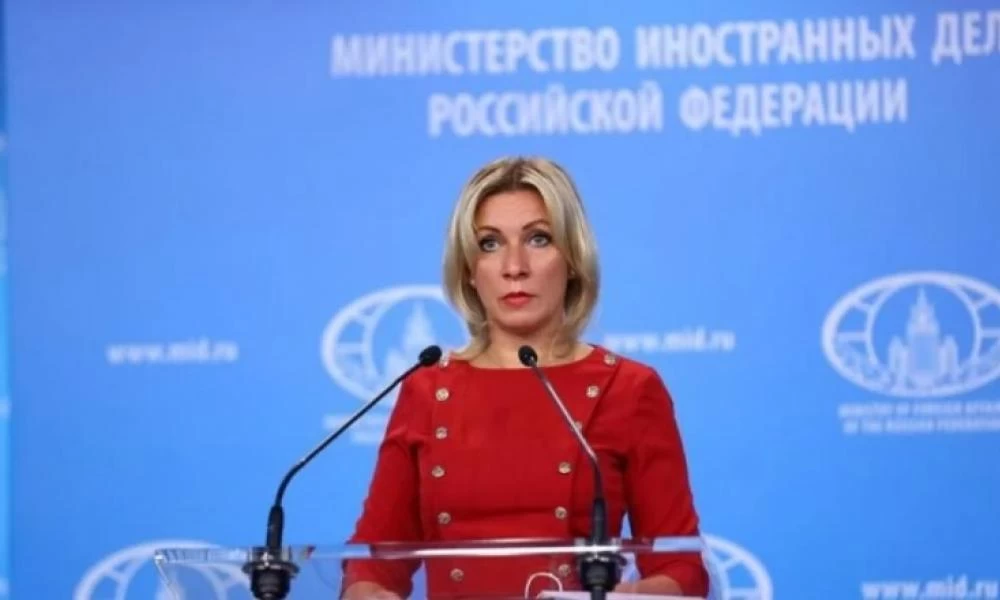 Νέα "επίθεση" Ζαχάροβα - "Απαιτεί" να βρεθούν οι βάνδαλοι το μνημείου Σοβιετικών στρατιωτών